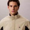 Leichte Nylon-Windjacke im Colorblock-Design Leichte Nylon-Windjacke im Colorblock-Design