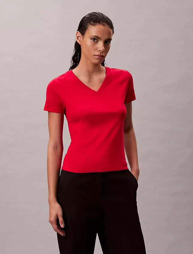 Liquid Cotton T-Shirt mit V-Ausschnitt und lockerer Passform Liquid Cotton T-Shirt mit V-Ausschnitt und lockerer Passform