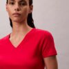 Liquid Cotton T-Shirt mit V-Ausschnitt und lockerer Passform Liquid Cotton T-Shirt mit V-Ausschnitt und lockerer Passform