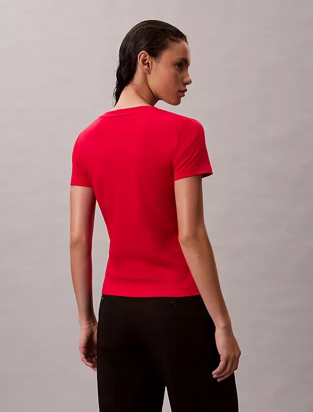 Liquid Cotton T-Shirt mit V-Ausschnitt und lockerer Passform Liquid Cotton T-Shirt mit V-Ausschnitt und lockerer Passform