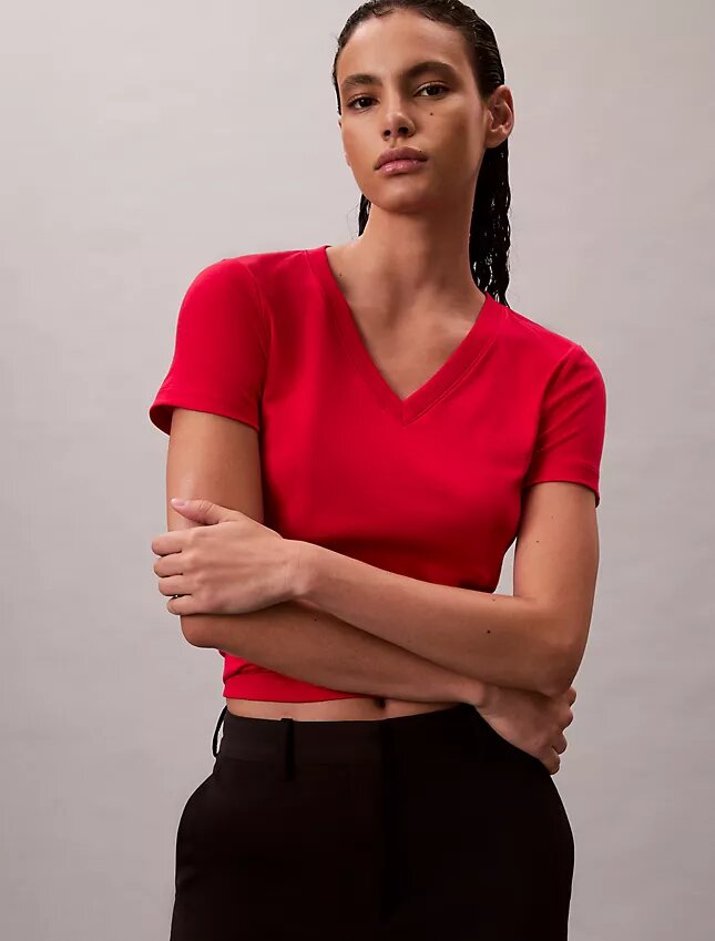 Liquid Cotton T-Shirt mit V-Ausschnitt und lockerer Passform Liquid Cotton T-Shirt mit V-Ausschnitt und lockerer Passform