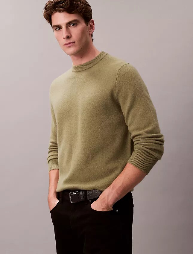 Locker sitzender Pullover aus Merinowolle Locker sitzender Pullover aus Merinowolle