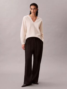 Locker sitzender Pullover aus Merinowolle mit V-Ausschnitt