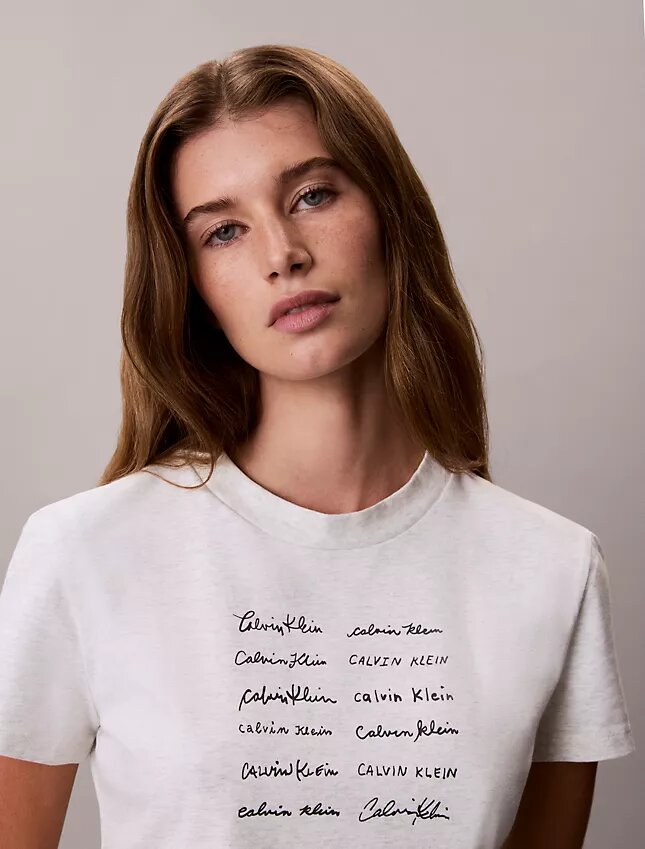 Logo-Schriftzug-Grafik Slim-Fit-T-Shirt Logo-Schriftzug-Grafik Slim-Fit-T-Shirt
