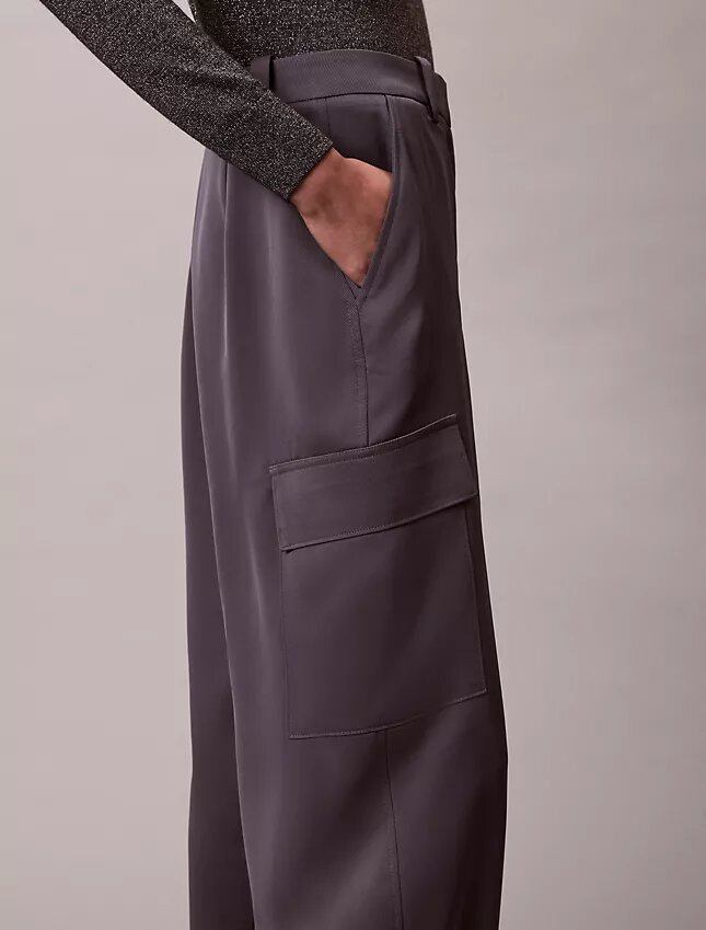 Lässige Cargo-Hose aus Satin-Twill Lässige Cargo-Hose aus Satin-Twill