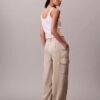 Lässige Cargo-Hose aus Satin-Twill Lässige Cargo-Hose aus Satin-Twill
