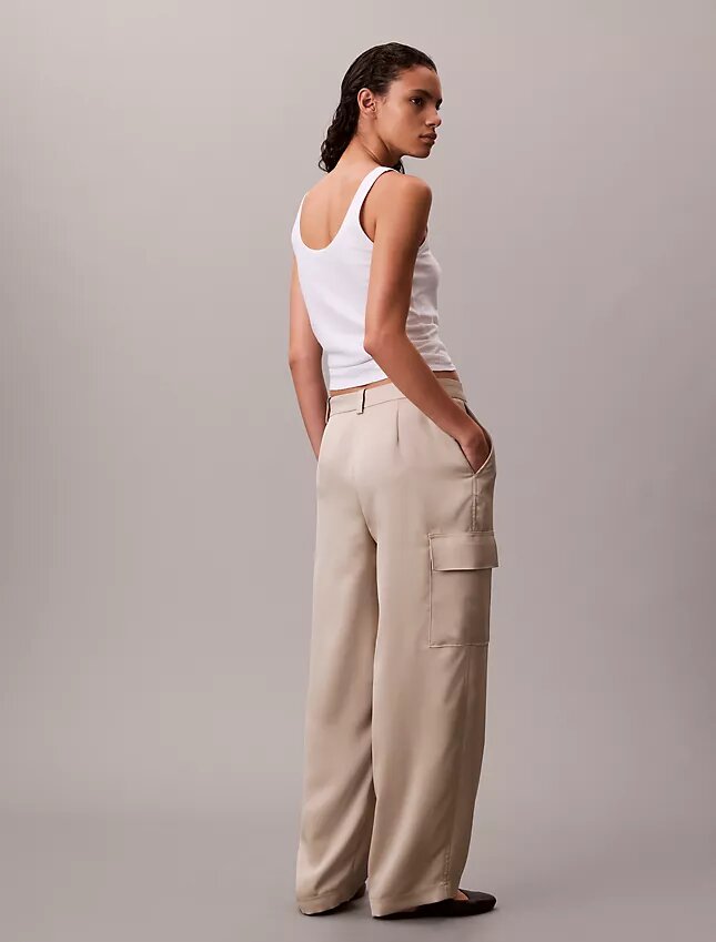 Lässige Cargo-Hose aus Satin-Twill Lässige Cargo-Hose aus Satin-Twill