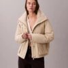 Lässige Jacke mit Sherpa-Kragen Lässige Jacke mit Sherpa-Kragen