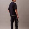 Lässige, konisch zulaufende Hose zum Hineinschlüpfen Lässige, konisch zulaufende Hose zum Hineinschlüpfen