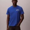 Lässiges T-Shirt mit metallischem Monogram-Logo Lässiges T-Shirt mit metallischem Monogram-Logo