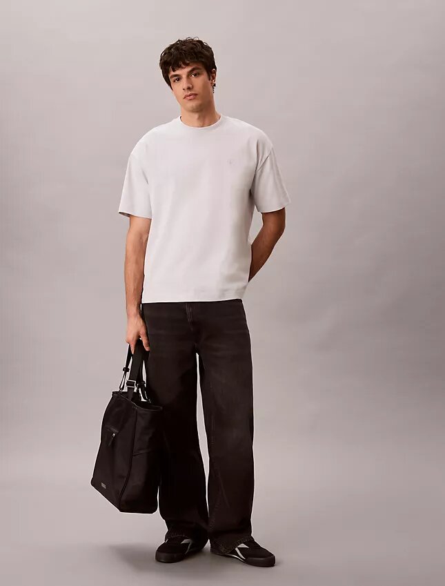 Lässiges T-Shirt mit Monologo-Grafik im Used-Look Lässiges T-Shirt mit Monologo-Grafik im Used-Look
