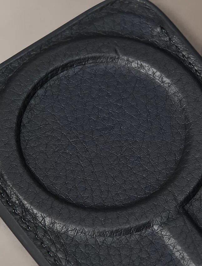 Magnetisches Kartenetui mit Folienlogo Magnetisches Kartenetui mit Folienlogo