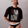 Marc Hundley Pride Viva Love Kurzes, locker sitzendes T-Shirt Marc Hundley Pride Viva Love Kurzes, locker sitzendes T-Shirt