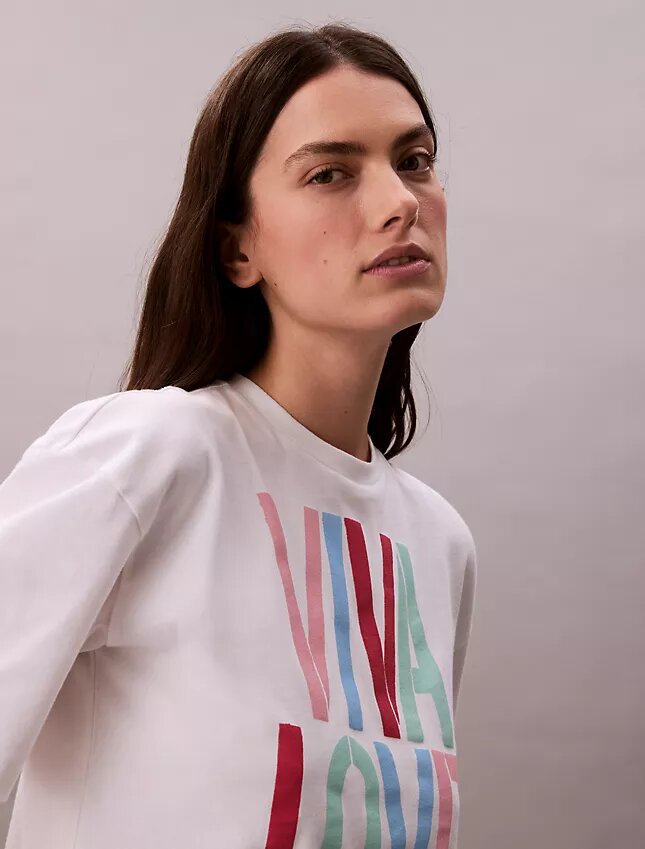 Marc Hundley Pride Viva Love Kurzes, locker sitzendes T-Shirt Marc Hundley Pride Viva Love Kurzes, locker sitzendes T-Shirt