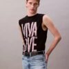 Marc Hundley Pride Viva Love Tanktop mit lockerer Passform Marc Hundley Pride Viva Love Tanktop mit lockerer Passform