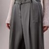 Maßgeschneiderte Hose mit Gürtel Maßgeschneiderte Hose mit Gürtel