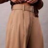 Maßgeschneiderte Hose mit Gürtel Maßgeschneiderte Hose mit Gürtel