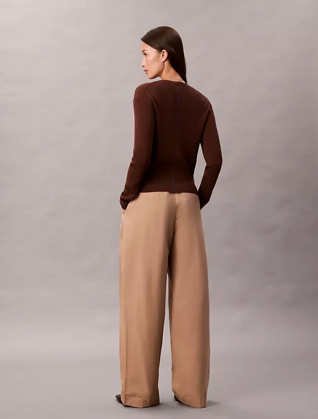 Maßgeschneiderte Hose mit Gürtel Maßgeschneiderte Hose mit Gürtel