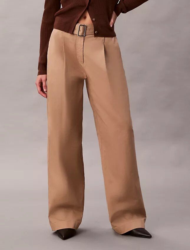 Maßgeschneiderte Hose mit Gürtel Maßgeschneiderte Hose mit Gürtel