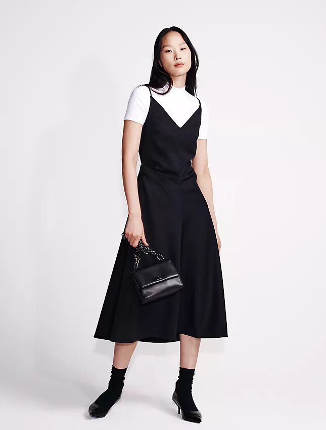 Maßgeschneidertes Kleid aus Wollmischung Maßgeschneidertes Kleid aus Wollmischung