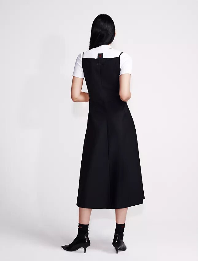 Maßgeschneidertes Kleid aus Wollmischung Maßgeschneidertes Kleid aus Wollmischung
