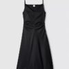 Maßgeschneidertes Kleid aus Wollmischung Maßgeschneidertes Kleid aus Wollmischung