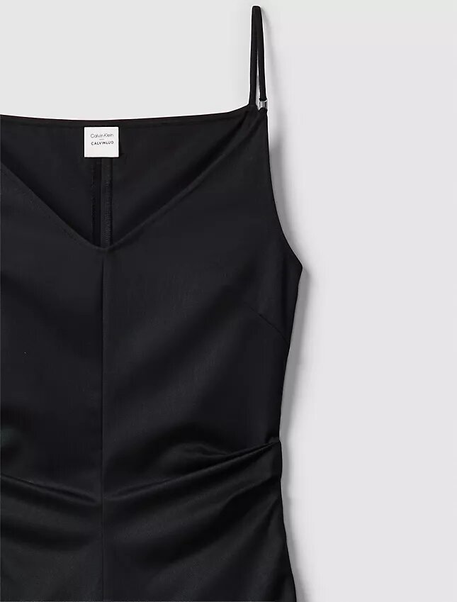 Maßgeschneidertes Kleid aus Wollmischung Maßgeschneidertes Kleid aus Wollmischung