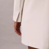 Maßgeschneidertes Minikleid aus Krepp Maßgeschneidertes Minikleid aus Krepp