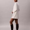 Maßgeschneidertes Minikleid aus Krepp Maßgeschneidertes Minikleid aus Krepp