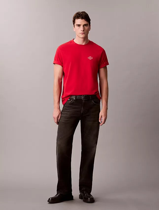 Matchbox Logo Grafik T-Shirt in lockerer Passform Matchbox Logo Grafik T-Shirt in lockerer Passform