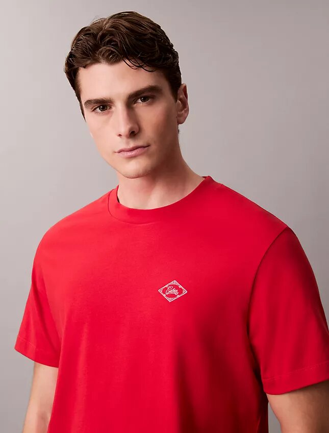Matchbox Logo Grafik T-Shirt in lockerer Passform Matchbox Logo Grafik T-Shirt in lockerer Passform