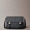 Messenger-Tasche mit durchgehendem Monogram Messenger-Tasche mit durchgehendem Monogram