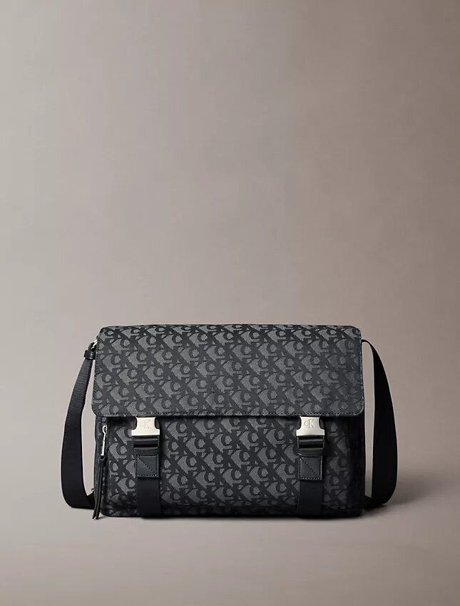 Messenger-Tasche mit durchgehendem Monogram Messenger-Tasche mit durchgehendem Monogram