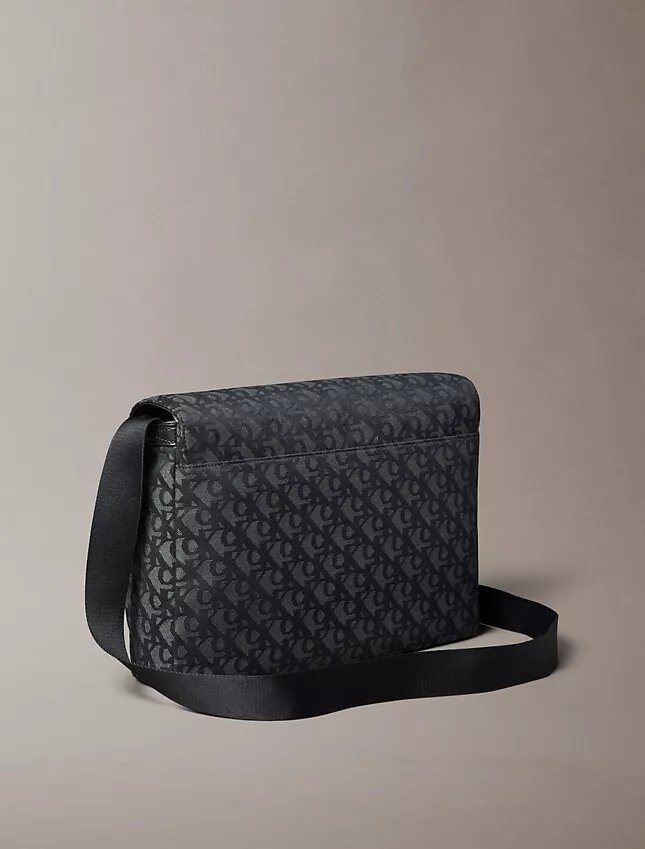 Messenger-Tasche mit durchgehendem Monogram Messenger-Tasche mit durchgehendem Monogram