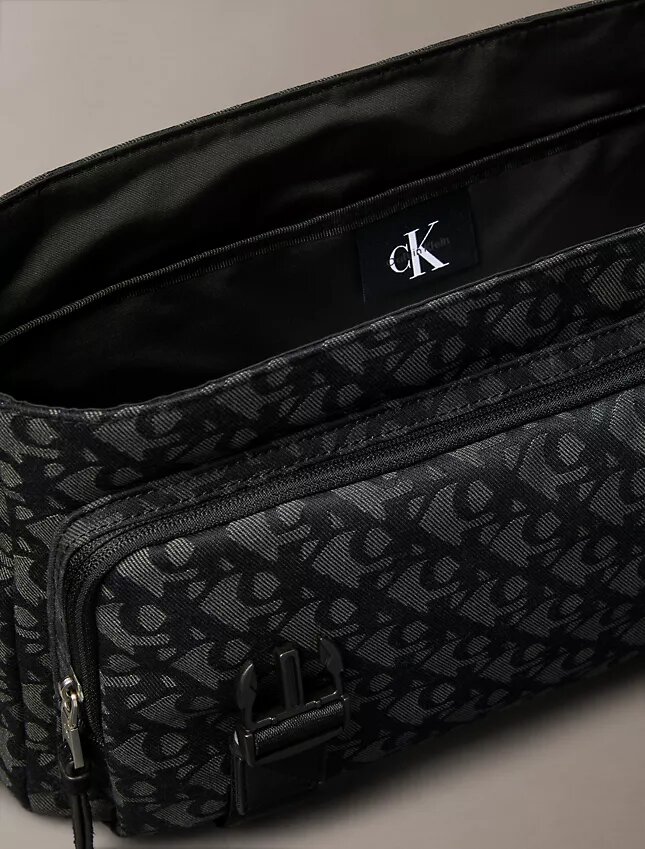 Messenger-Tasche mit durchgehendem Monogram Messenger-Tasche mit durchgehendem Monogram