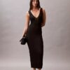 Midi-Kleid aus Viskose-Rippstrick Midi-Kleid aus Viskose-Rippstrick