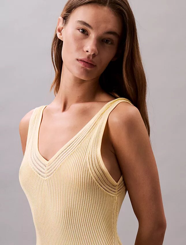 Midi-Kleid aus Viskose-Rippstrick Midi-Kleid aus Viskose-Rippstrick