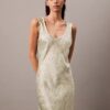 Midi-Kleid mit Crushed-Satin-Print Midi-Kleid mit Crushed-Satin-Print