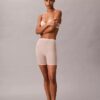 Minimalistische Boyshorts mit tiefem Rückenausschnitt aus Mesh Minimalistische Boyshorts mit tiefem Rückenausschnitt aus Mesh