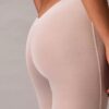 Minimalistische Boyshorts mit tiefem Rückenausschnitt aus Mesh Minimalistische Boyshorts mit tiefem Rückenausschnitt aus Mesh
