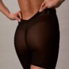 Minimalistische Boyshorts mit tiefem Rückenausschnitt aus Mesh Minimalistische Boyshorts mit tiefem Rückenausschnitt aus Mesh