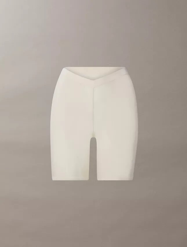 Minimalistische Boyshorts mit tiefem Rückenausschnitt aus Mesh Minimalistische Boyshorts mit tiefem Rückenausschnitt aus Mesh