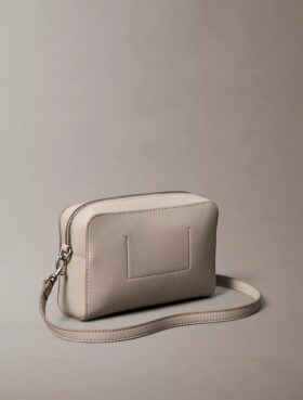 Minimalistische Monogram-Handytasche Minimalistische Monogram-Handytasche