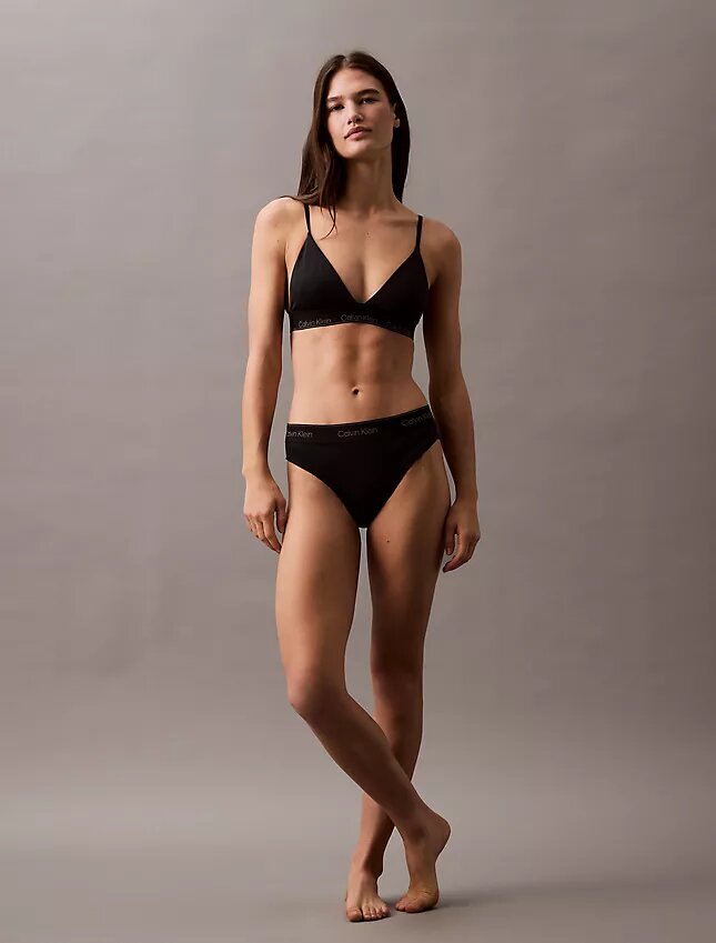 Moderner Bikini-Slip mit Logo als Unterteil Moderner Bikini-Slip mit Logo als Unterteil