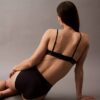 Moderner Bikini-Slip mit Logo als Unterteil Moderner Bikini-Slip mit Logo als Unterteil
