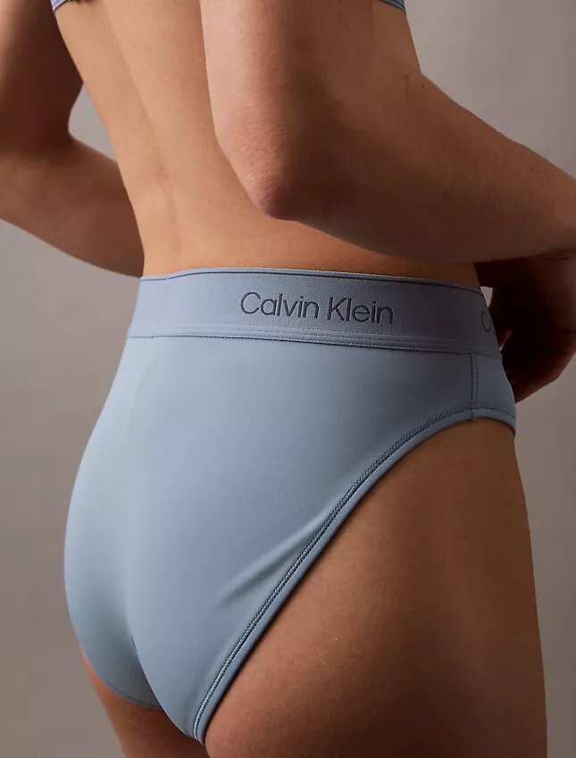 Moderner Bikini-Slip mit Logo als Unterteil Moderner Bikini-Slip mit Logo als Unterteil
