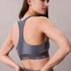 Moderner Sport-BH mit Racerback und mittlerer Stützkraft Moderner Sport-BH mit Racerback und mittlerer Stützkraft