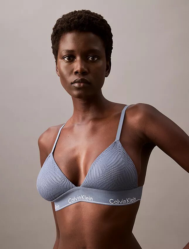Modernes, leicht gefüttertes Triangel-Bralette aus Spitze Modernes, leicht gefüttertes Triangel-Bralette aus Spitze