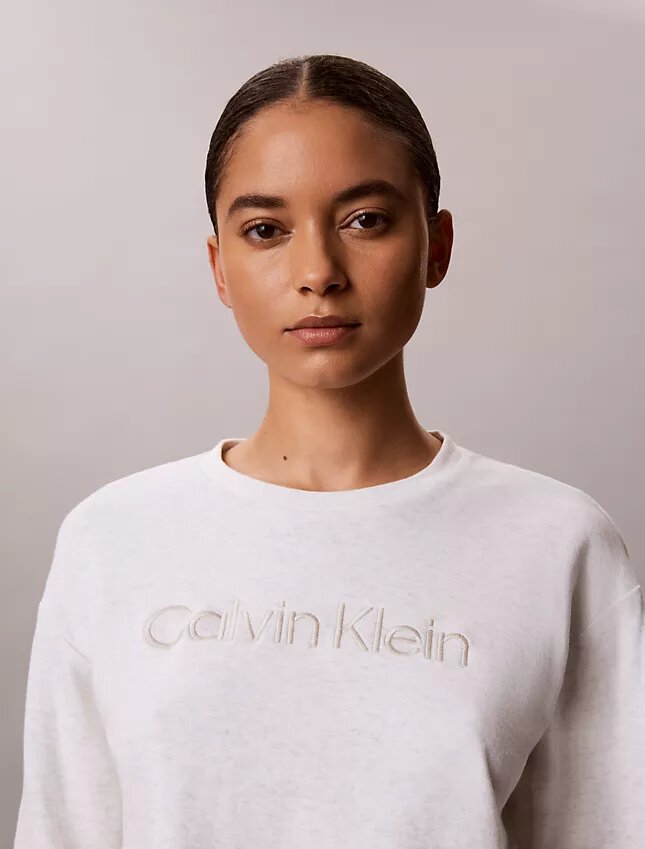 Modernes, locker sitzendes Sweatshirt aus Frottee Modernes, locker sitzendes Sweatshirt aus Frottee