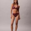 Modernes Logo-Bikini-Oberteil mit Racerback Modernes Logo-Bikini-Oberteil mit Racerback